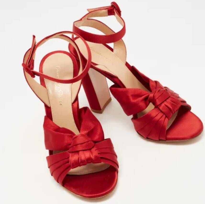 Gianvito Rossi Pre-owned Satin sandals Red Dames