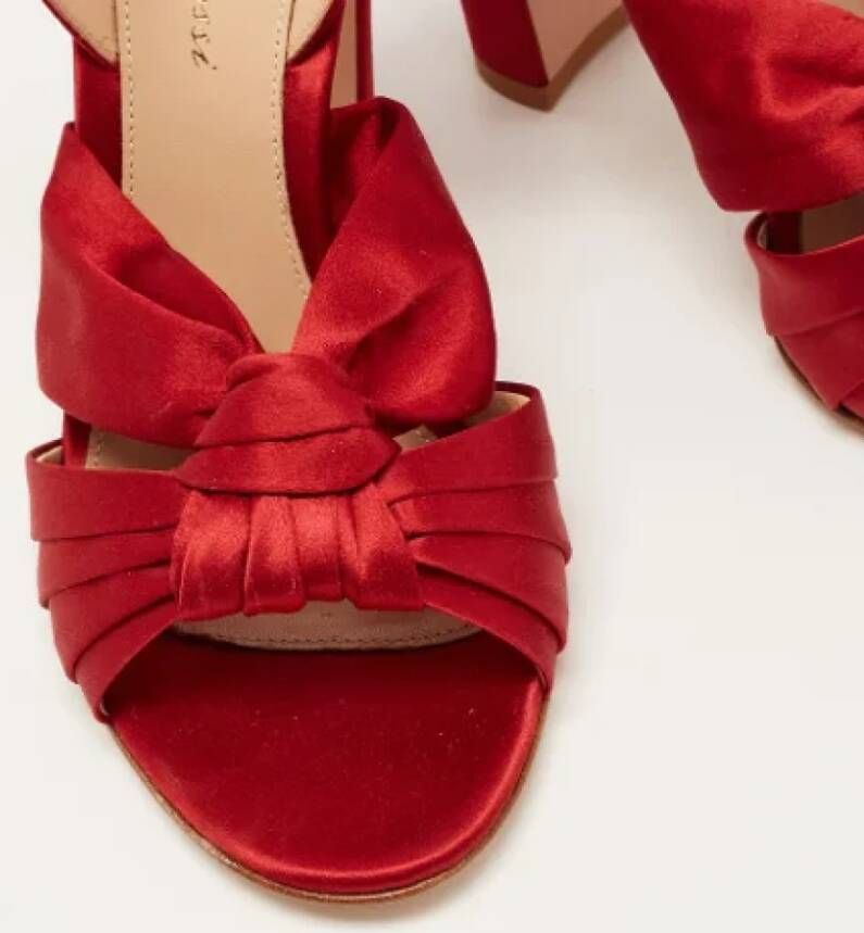 Gianvito Rossi Pre-owned Satin sandals Red Dames