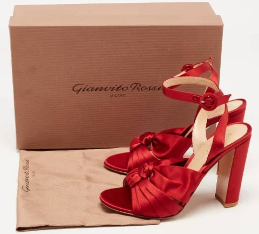 Gianvito Rossi Pre-owned Satin sandals Red Dames