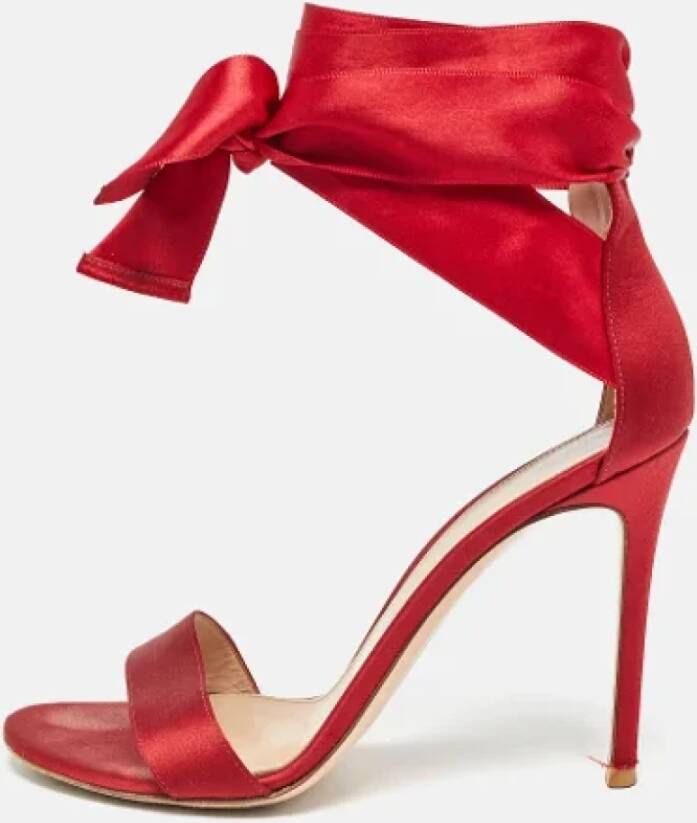 Gianvito Rossi Pre-owned Satin sandals Red Dames