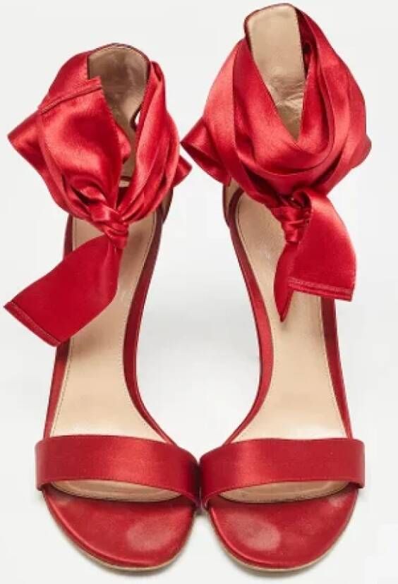 Gianvito Rossi Pre-owned Satin sandals Red Dames