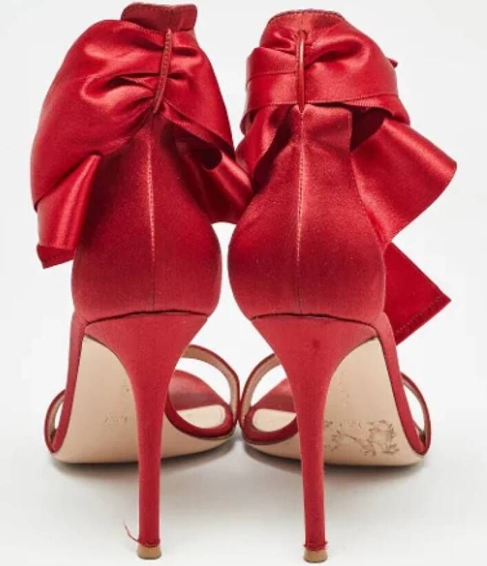 Gianvito Rossi Pre-owned Satin sandals Red Dames