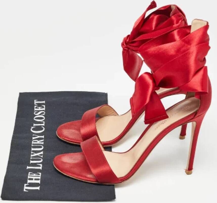 Gianvito Rossi Pre-owned Satin sandals Red Dames