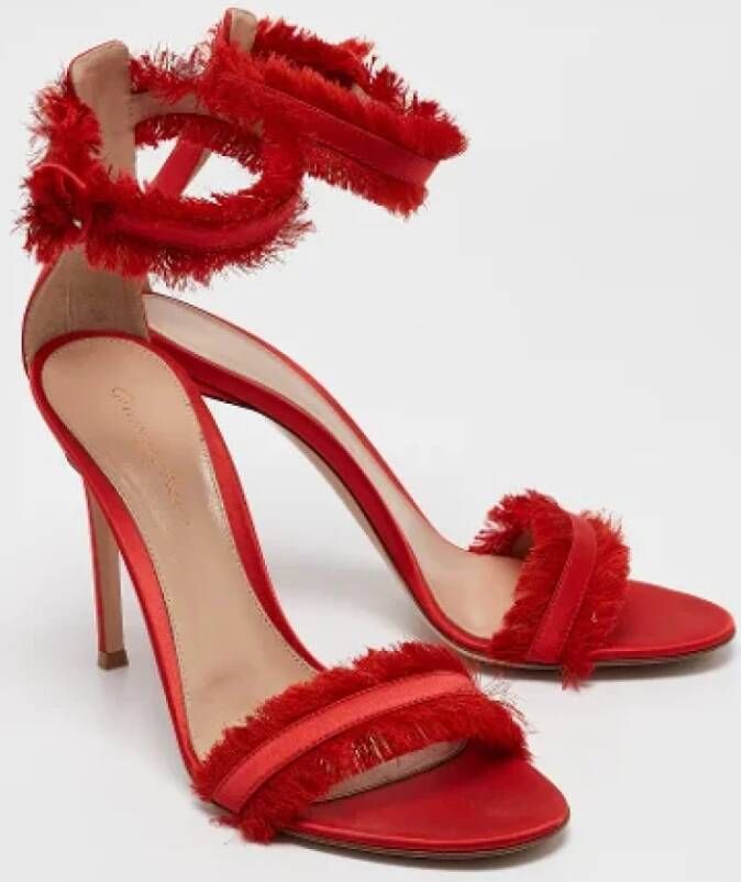 Gianvito Rossi Pre-owned Satin sandals Red Dames