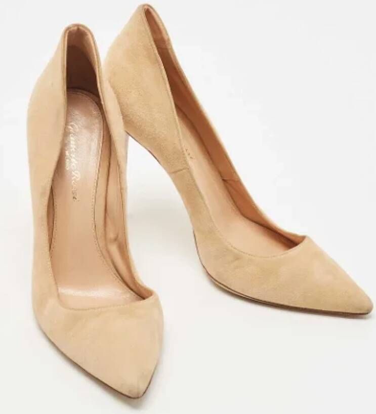 Gianvito Rossi Pre-owned Suede heels Beige Dames