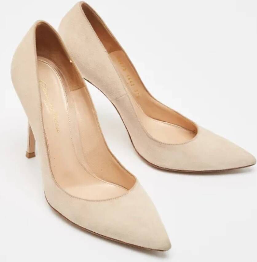 Gianvito Rossi Pre-owned Suede heels Beige Dames