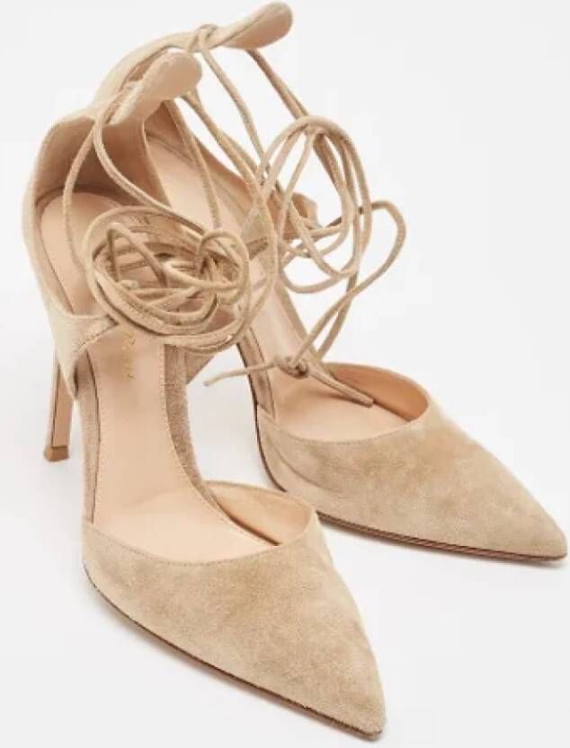 Gianvito Rossi Pre-owned Suede heels Beige Dames