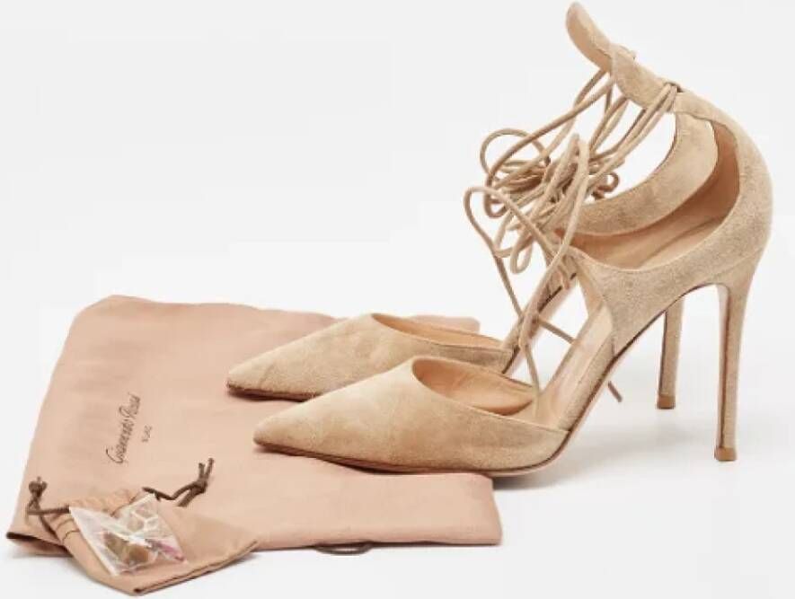 Gianvito Rossi Pre-owned Suede heels Beige Dames