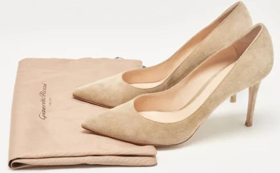 Gianvito Rossi Pre-owned Suede heels Beige Dames