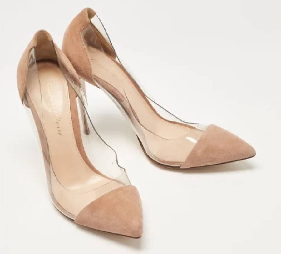 Gianvito Rossi Pre-owned Suede heels Beige Dames