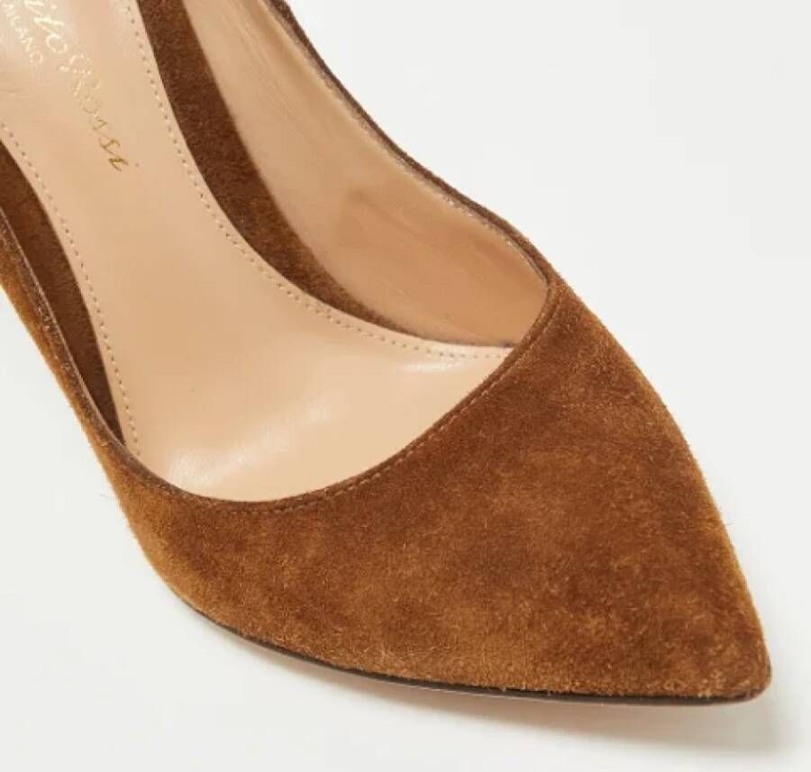 Gianvito Rossi Pre-owned Suede heels Brown Dames