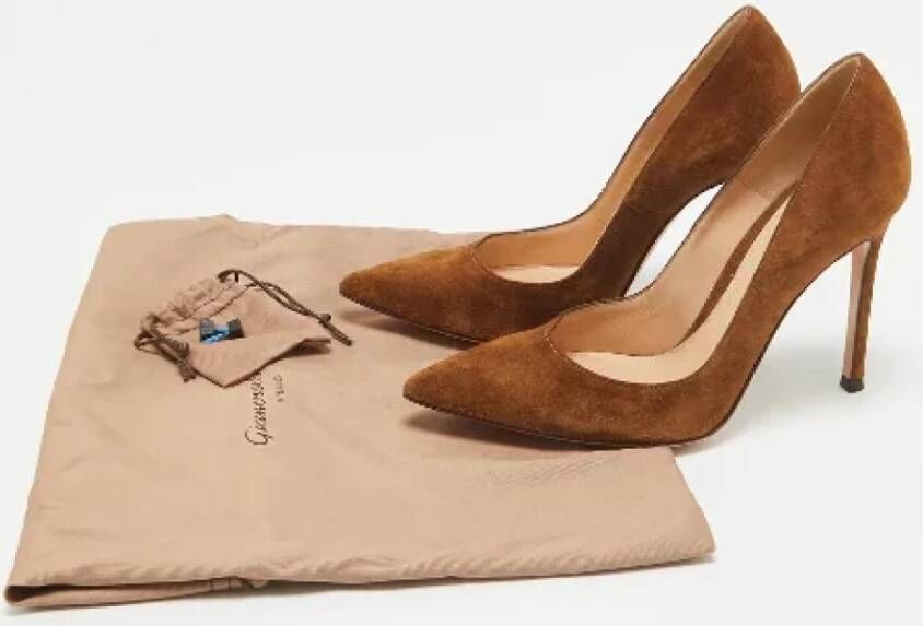 Gianvito Rossi Pre-owned Suede heels Brown Dames