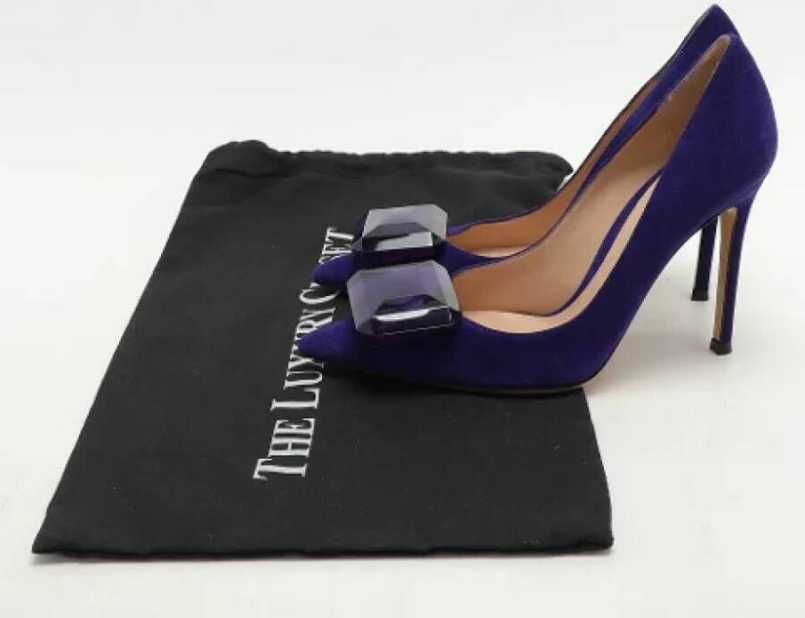 Gianvito Rossi Pre-owned Suede heels Purple Dames