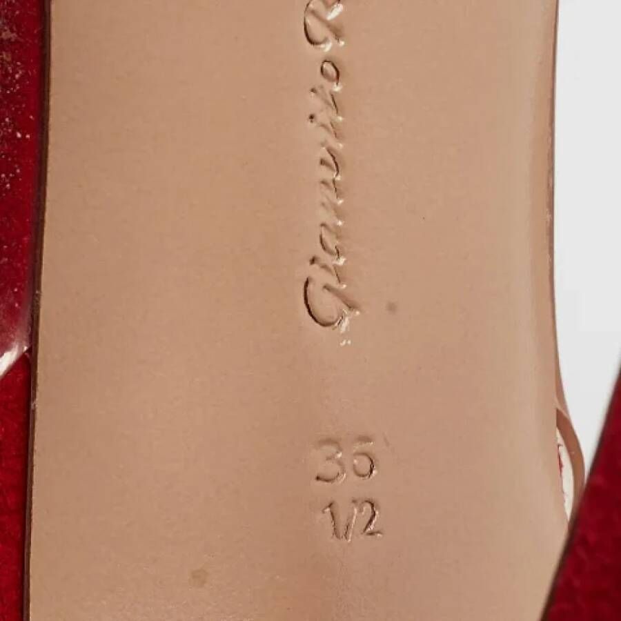 Gianvito Rossi Pre-owned Suede heels Red Dames