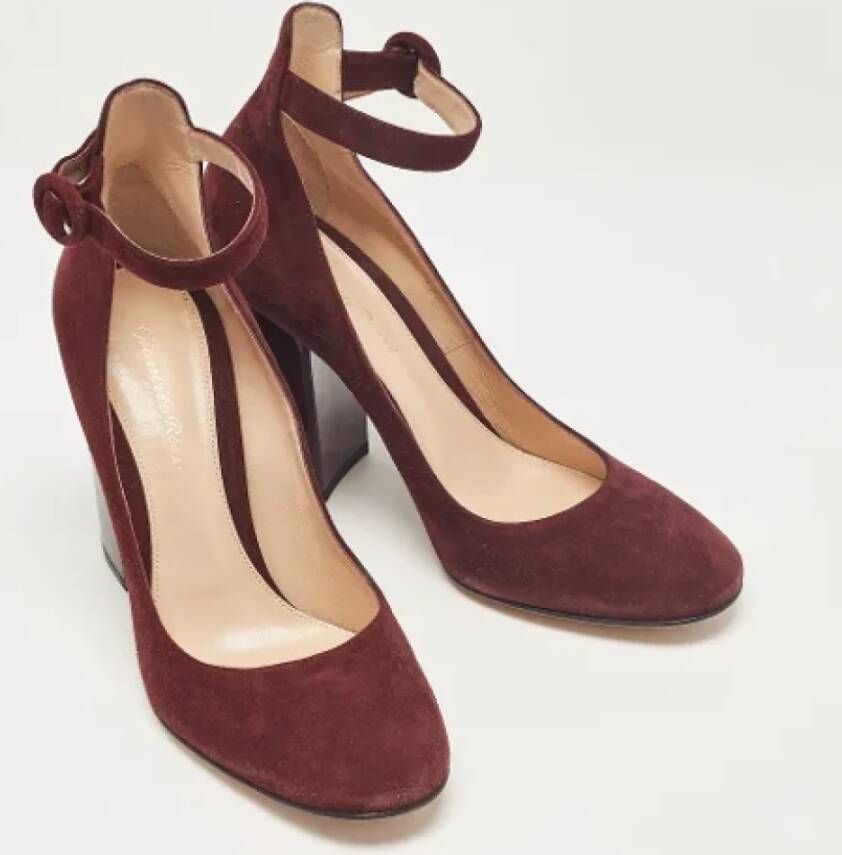 Gianvito Rossi Pre-owned Suede heels Red Dames