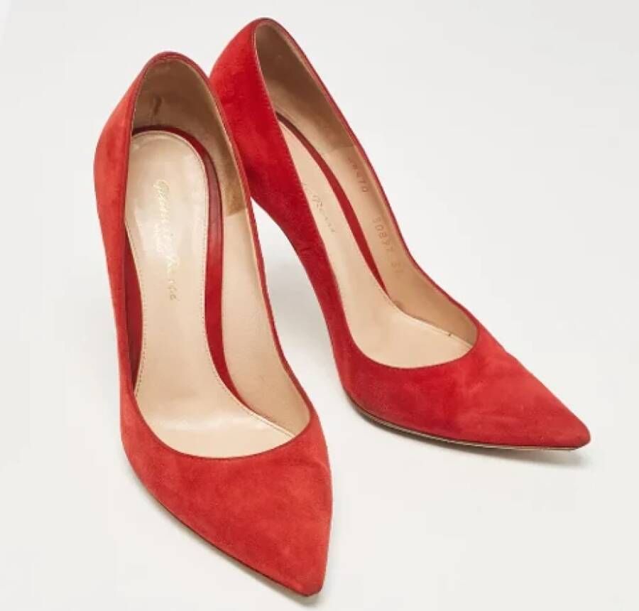 Gianvito Rossi Pre-owned Suede heels Red Dames