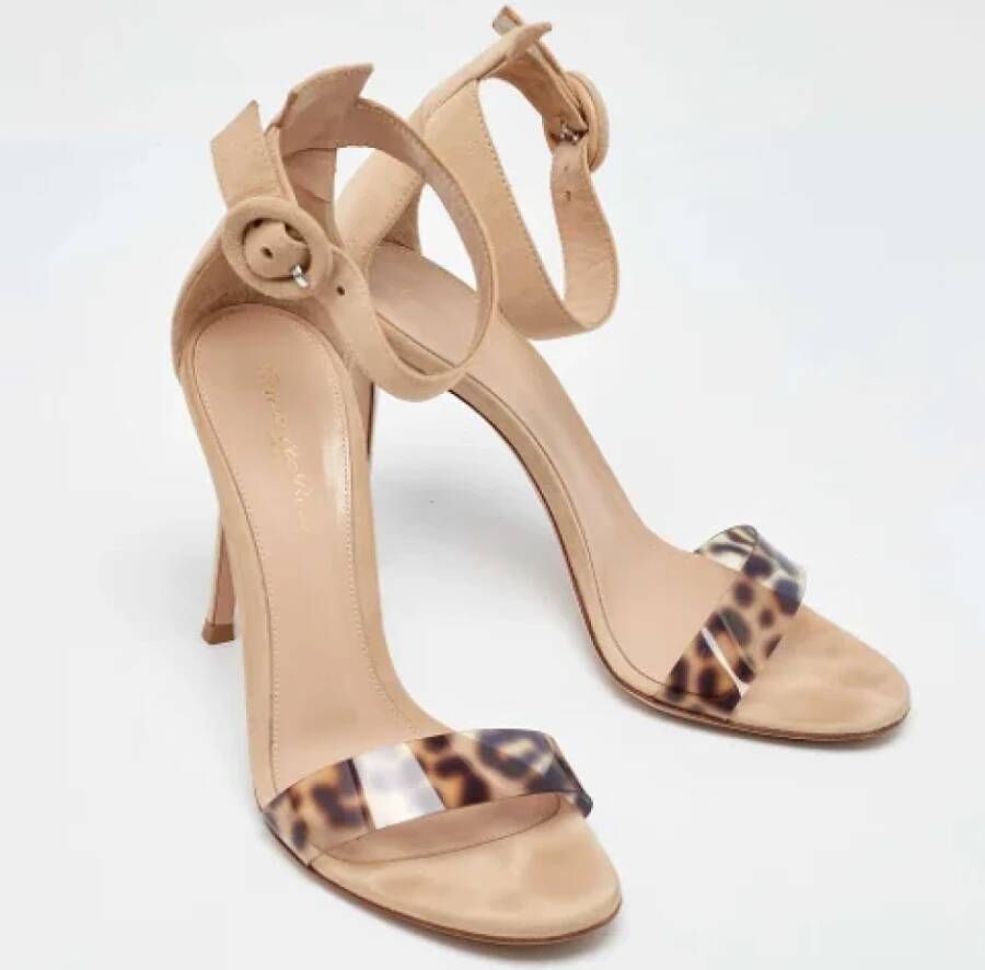 Gianvito Rossi Pre-owned Suede sandals Beige Dames