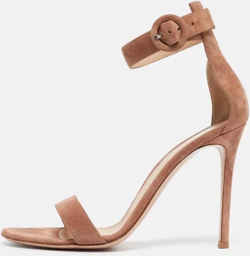 Gianvito Rossi Pre-owned Suede sandals Beige Dames