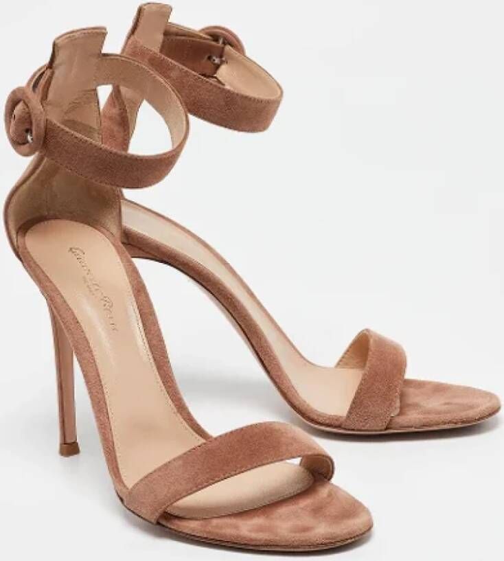 Gianvito Rossi Pre-owned Suede sandals Beige Dames