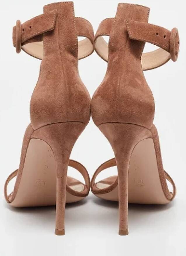 Gianvito Rossi Pre-owned Suede sandals Beige Dames