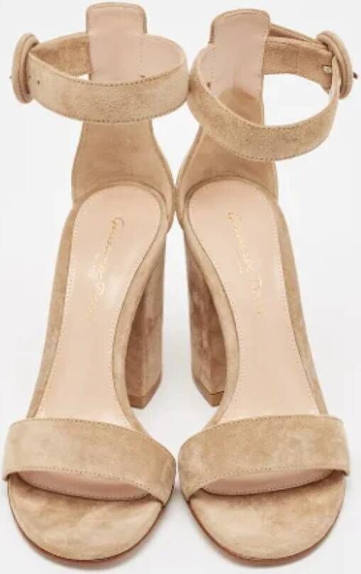 Gianvito Rossi Pre-owned Suede sandals Beige Dames