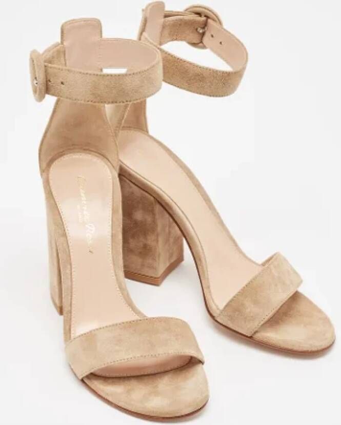 Gianvito Rossi Pre-owned Suede sandals Beige Dames