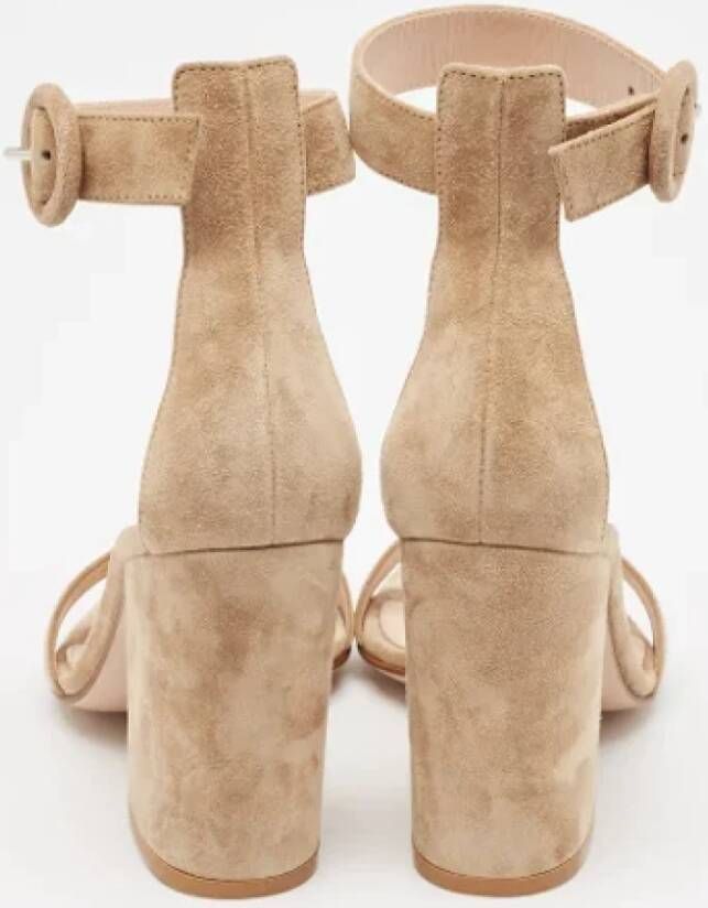 Gianvito Rossi Pre-owned Suede sandals Beige Dames