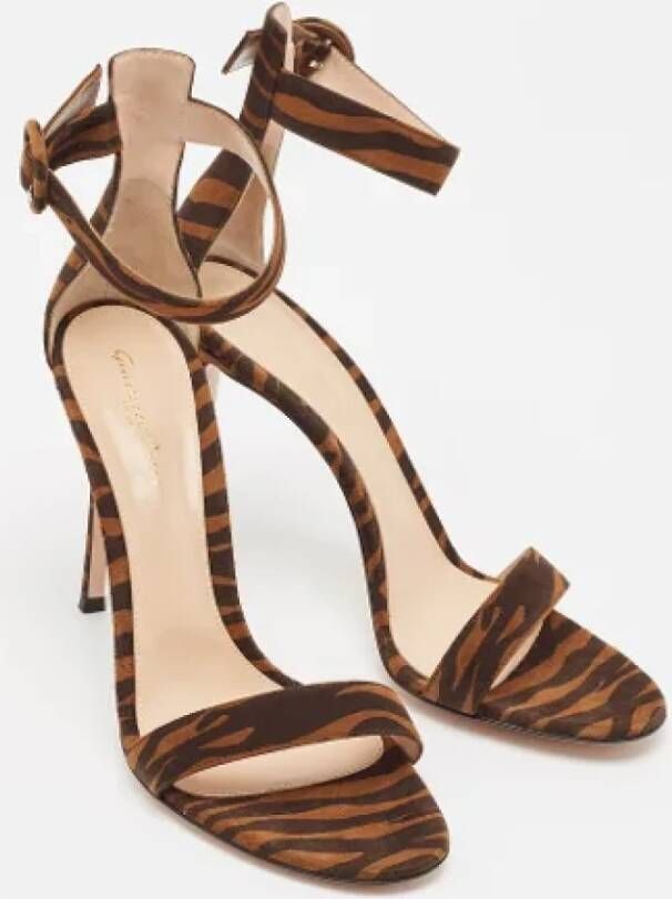 Gianvito Rossi Pre-owned Suede sandals Brown Dames