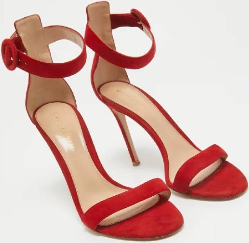 Gianvito Rossi Pre-owned Suede sandals Red Dames