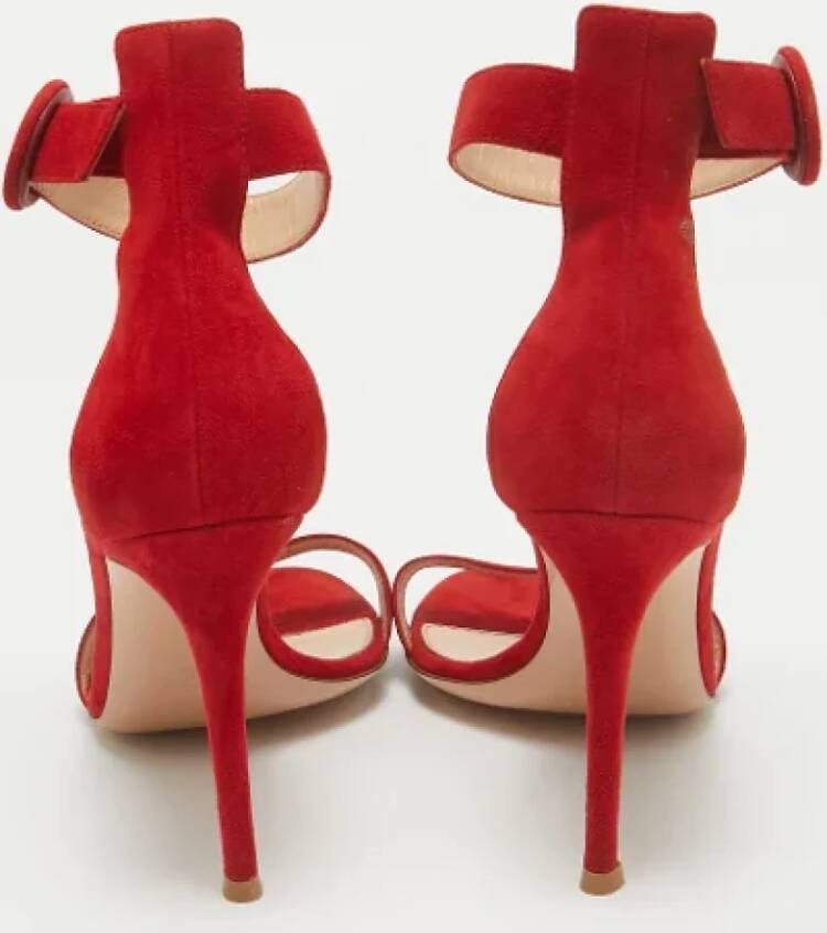 Gianvito Rossi Pre-owned Suede sandals Red Dames