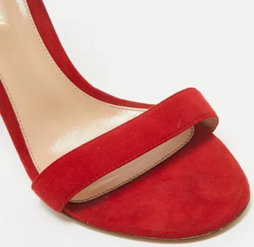 Gianvito Rossi Pre-owned Suede sandals Red Dames