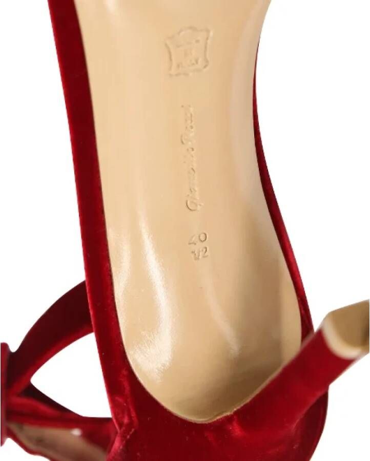 Gianvito Rossi Pre-owned Velvet sandals Red Dames