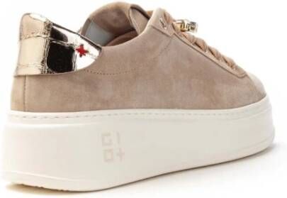 Gio+ Roze Leren en Suède Sneakers met Gouden Oogjes en Juweelaccessoires Beige Dames