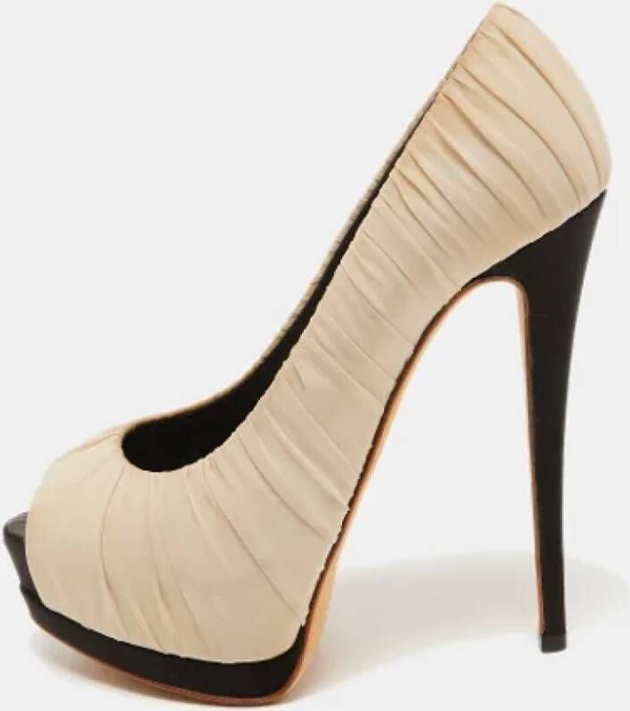 Giuseppe Zanotti Pre-owned Fabric heels Beige Dames