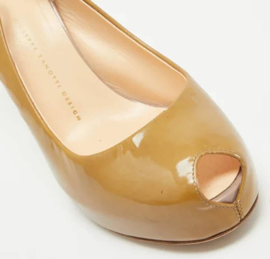 Giuseppe Zanotti Pre-owned Leather heels Beige Dames