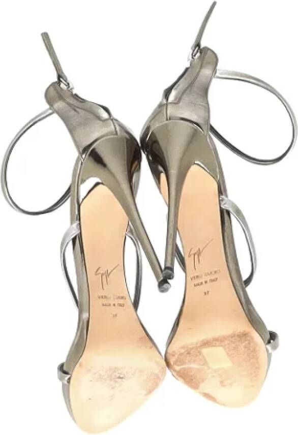 Giuseppe Zanotti Pre-owned Leather heels Gray Dames