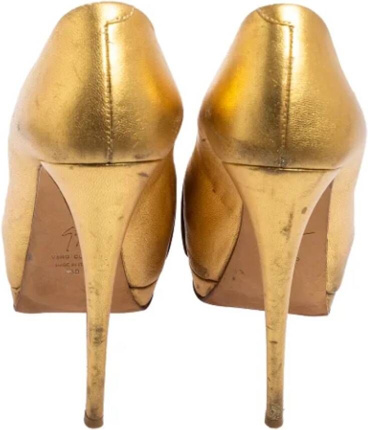 Giuseppe Zanotti Pre-owned Leather heels Yellow Dames