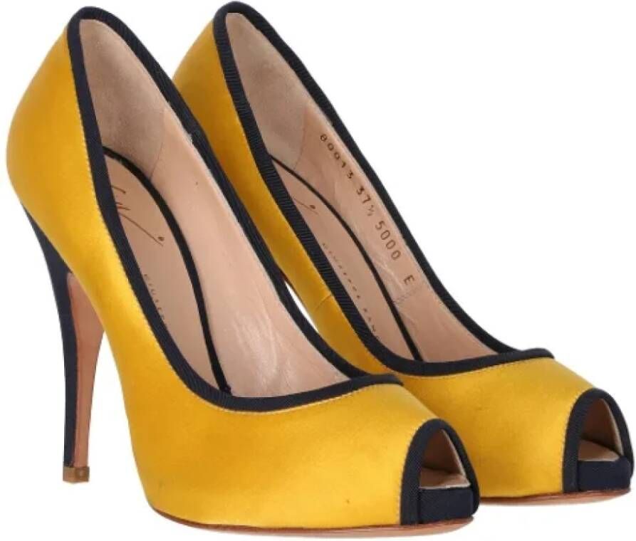 Giuseppe Zanotti Pre-owned Leather heels Yellow Dames