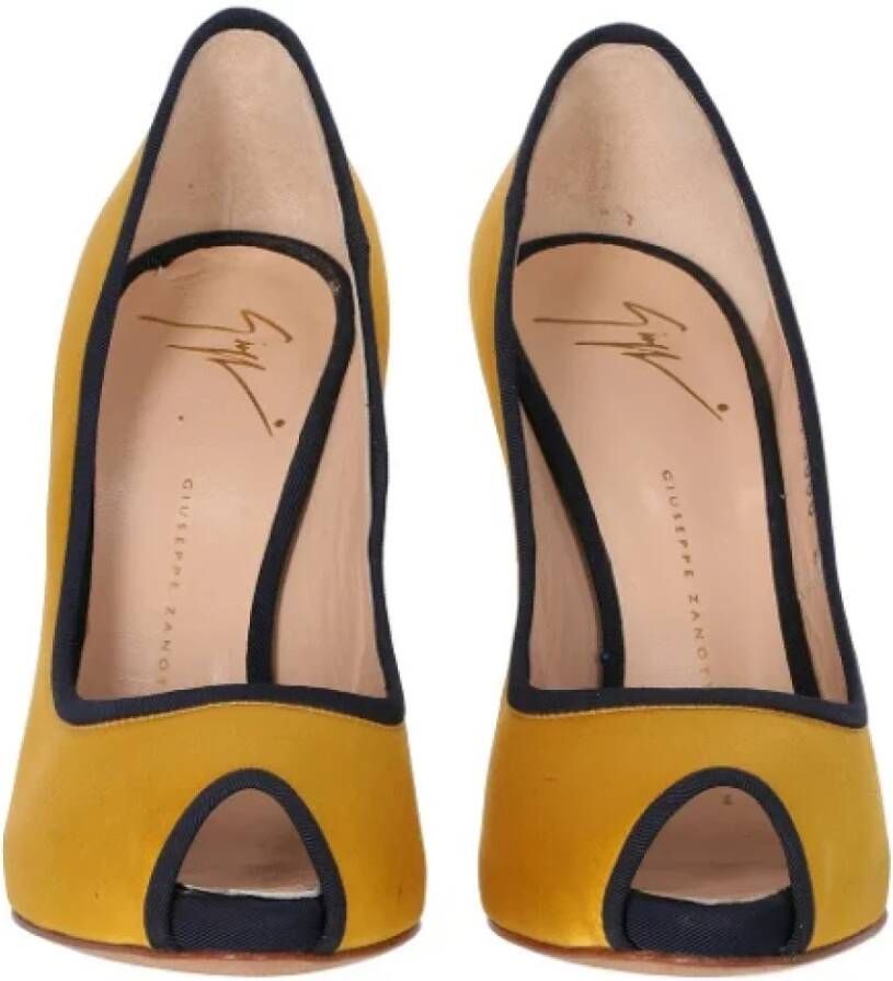 Giuseppe Zanotti Pre-owned Leather heels Yellow Dames