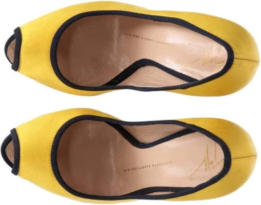 Giuseppe Zanotti Pre-owned Leather heels Yellow Dames