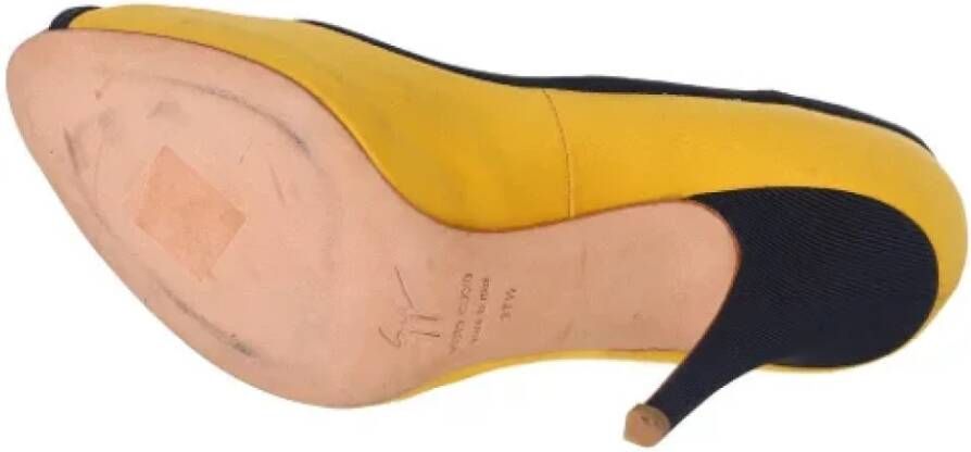 Giuseppe Zanotti Pre-owned Leather heels Yellow Dames