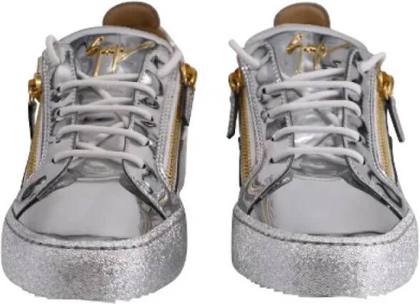 Giuseppe Zanotti Pre-owned Plastic sneakers Gray Dames