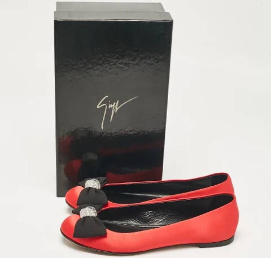 Giuseppe Zanotti Pre-owned Satin flats Red Dames