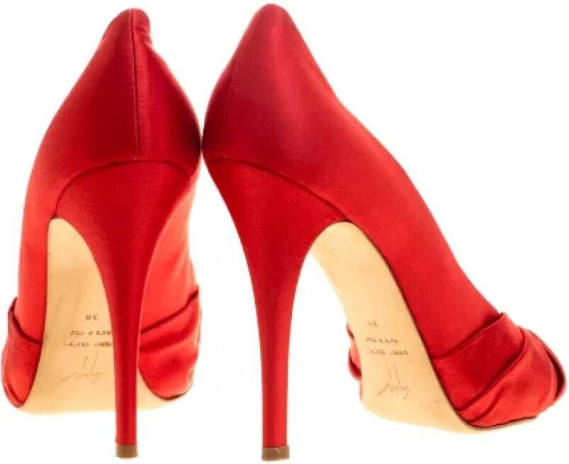 Giuseppe Zanotti Pre-owned Satin heels Red Dames