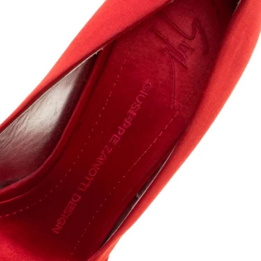 Giuseppe Zanotti Pre-owned Satin heels Red Dames