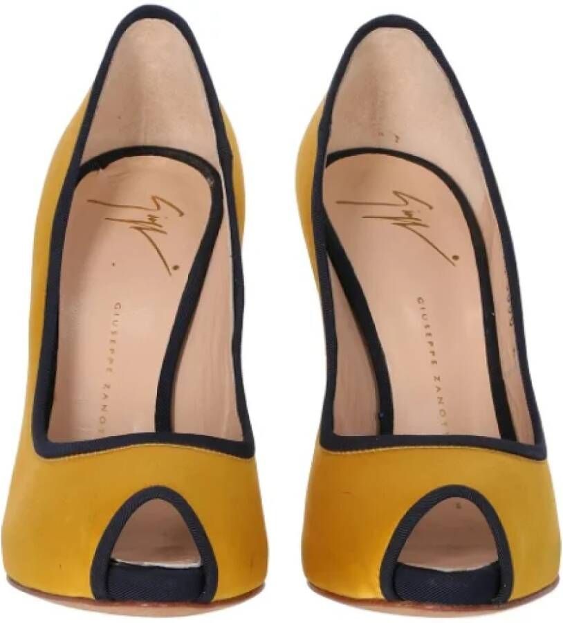 Giuseppe Zanotti Pre-owned Satin heels Yellow Dames