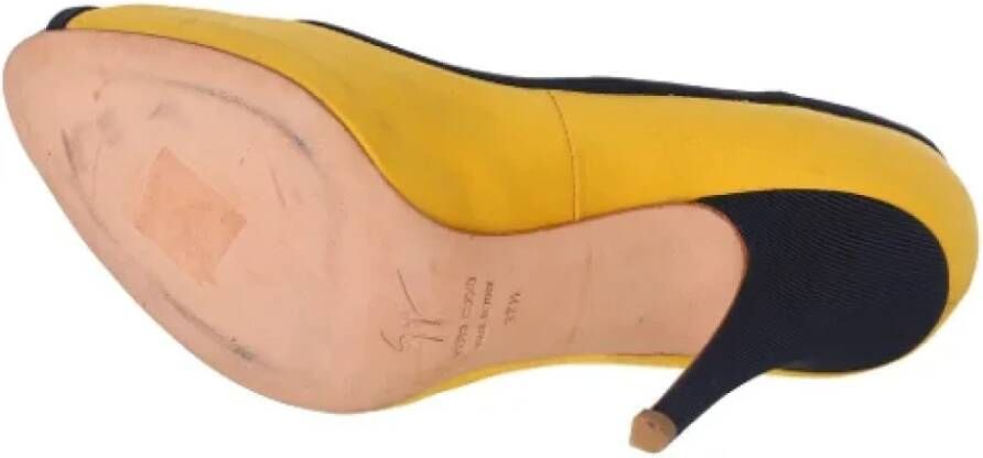 Giuseppe Zanotti Pre-owned Satin heels Yellow Dames