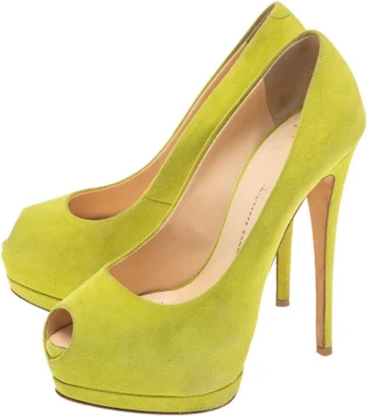 Giuseppe Zanotti Pre-owned Suede heels Green Dames