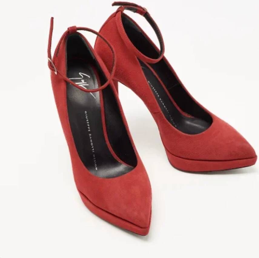 Giuseppe Zanotti Pre-owned Suede heels Red Dames