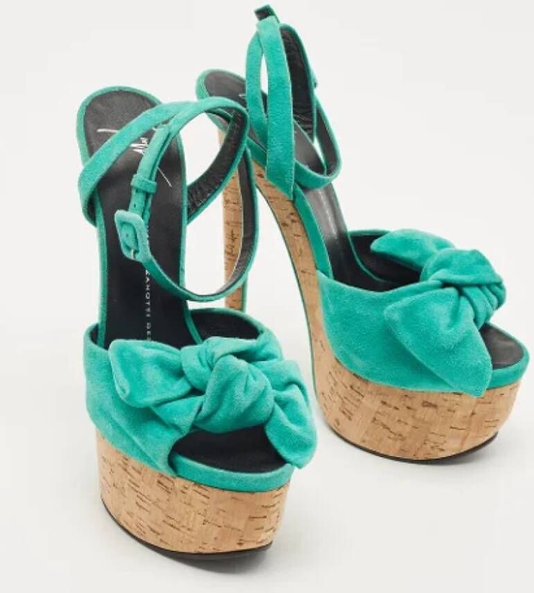 Giuseppe Zanotti Pre-owned Suede sandals Green Dames